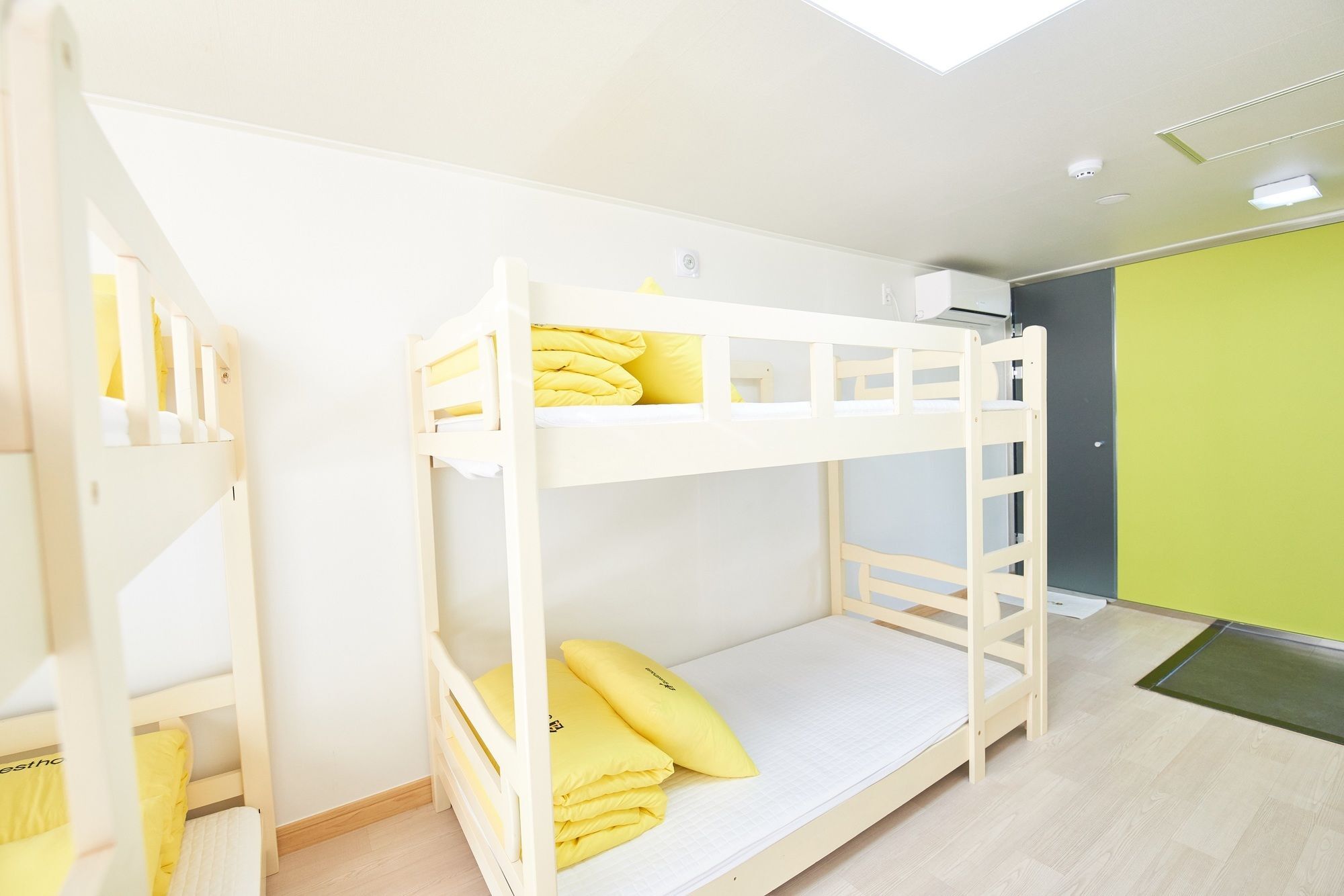 24 Guesthouse Jagalchi Busan Exteriör bild